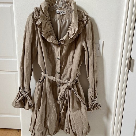 On Parle De Vous Ruffled Neck Belted Trench-coat in Beige XL - Picture 5 of 16